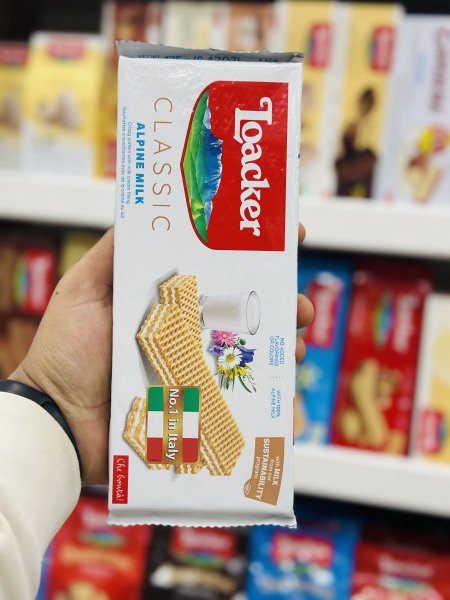 ويفر لواكر بالحليب